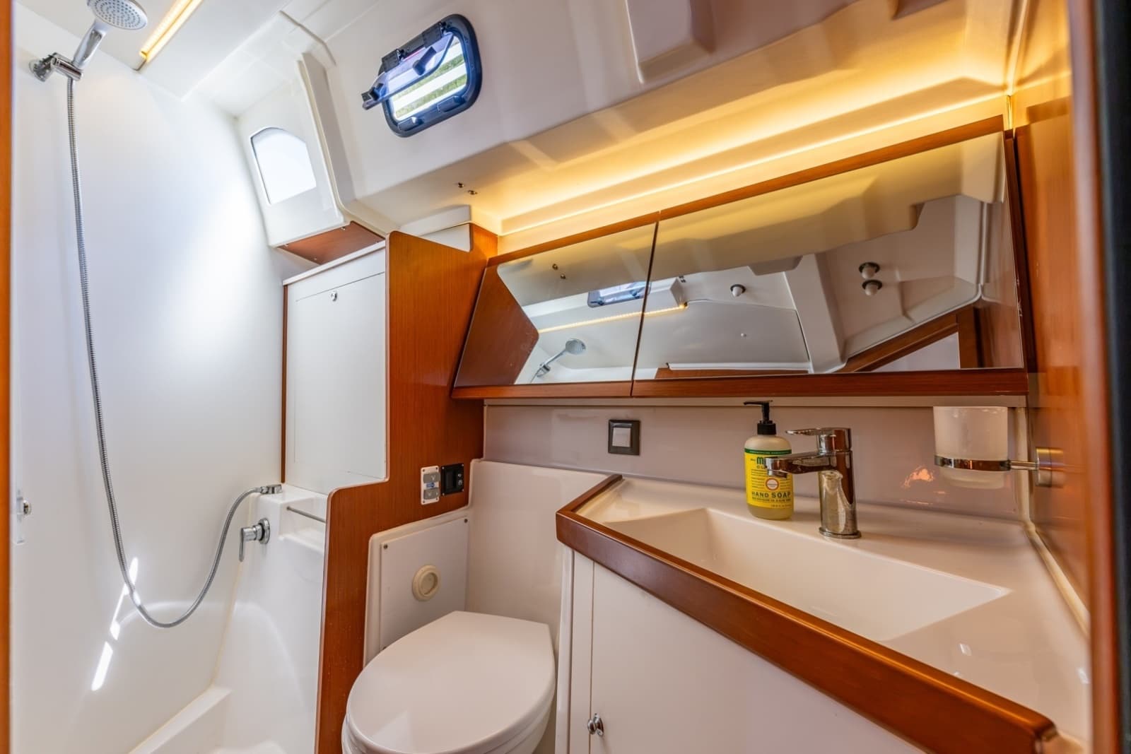 2019 Beneteau Oceanis 46.1 - Photo 19