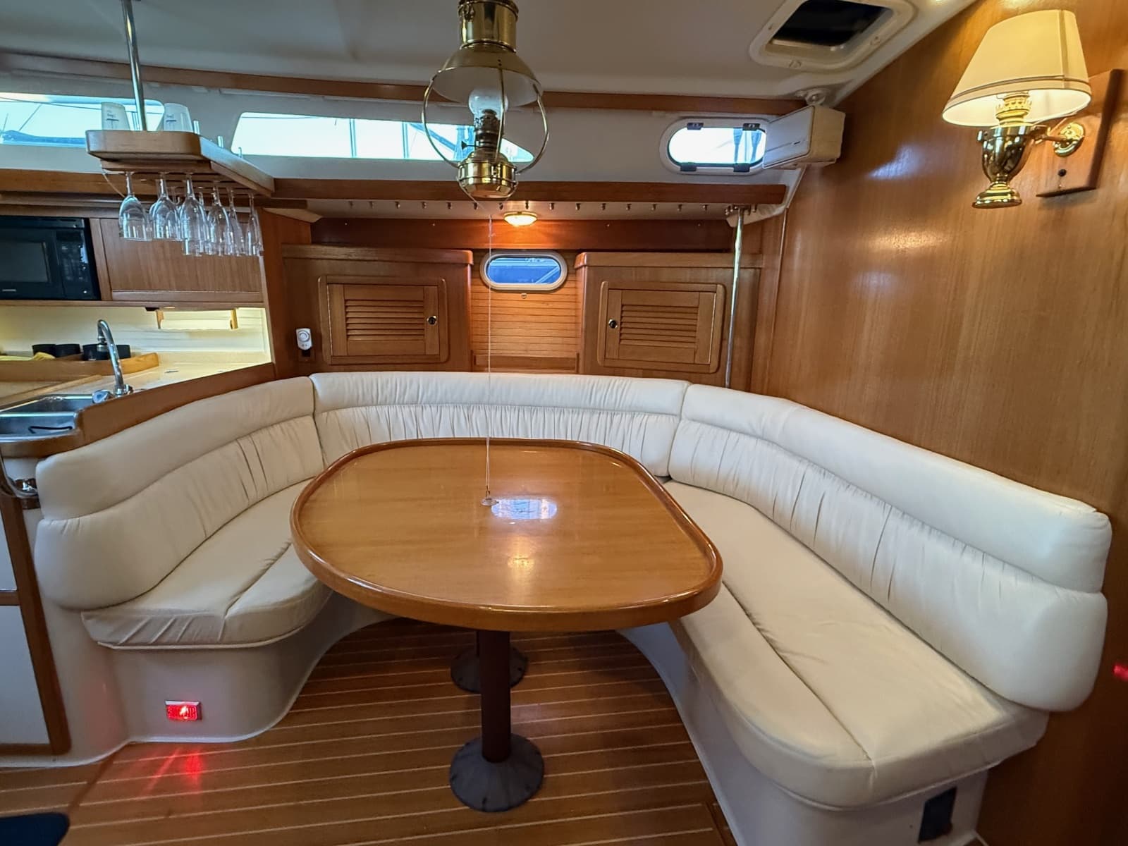 2001 Catalina 42 MkII - Photo 35