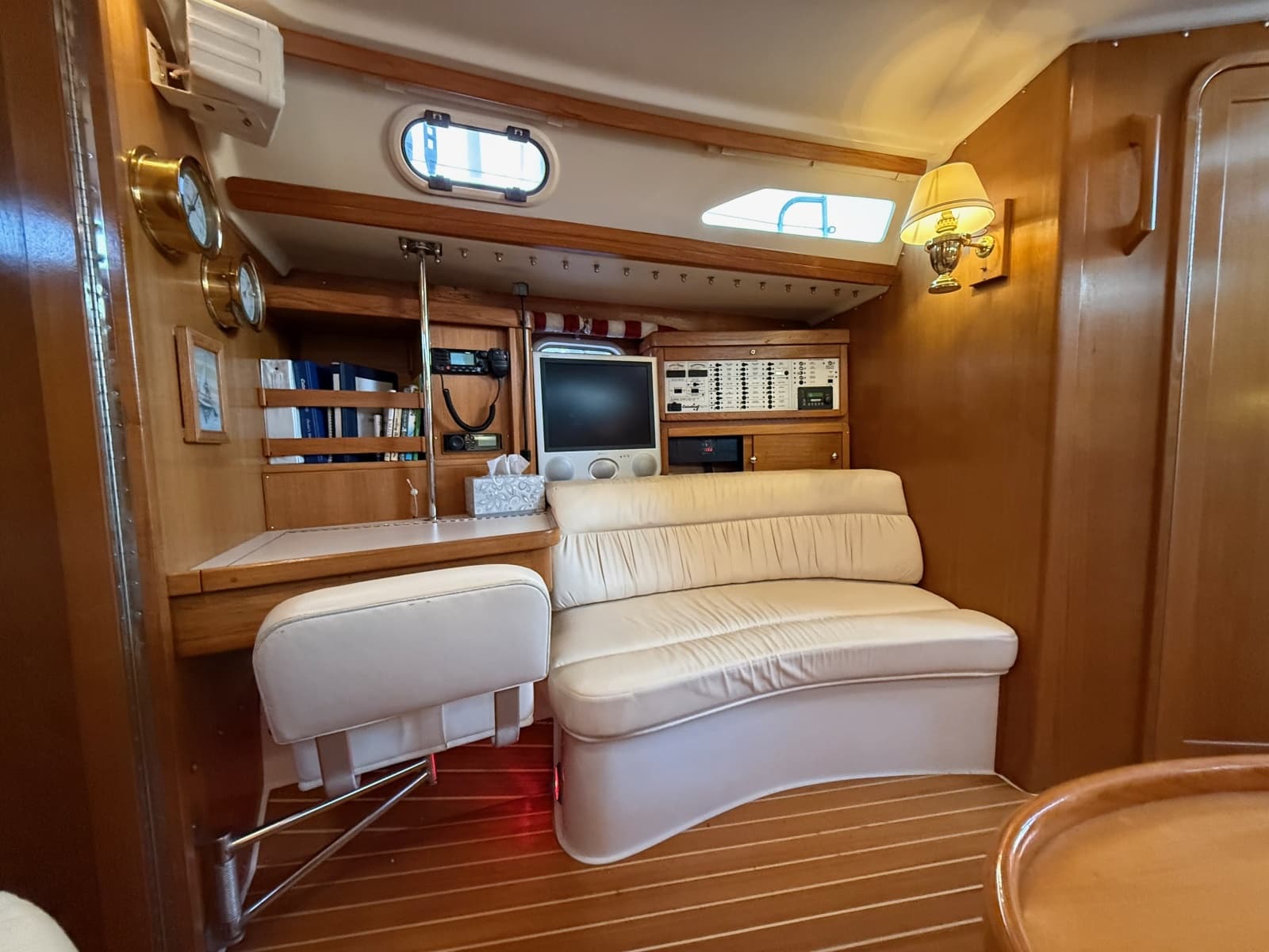 2001 Catalina 42 MkII - Photo 43