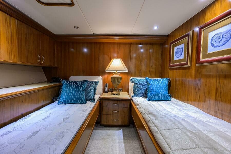 2004 Sea Force IX 82 Enclosed Bridge - Photo 45