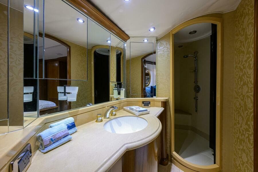 2004 Sea Force IX 82 Enclosed Bridge - Photo 36
