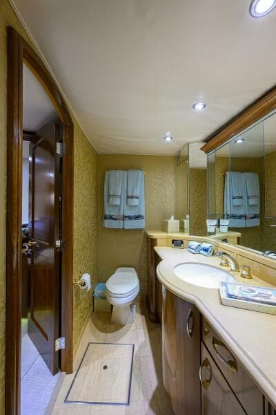 2004 Sea Force IX 82 Enclosed Bridge - Photo 35