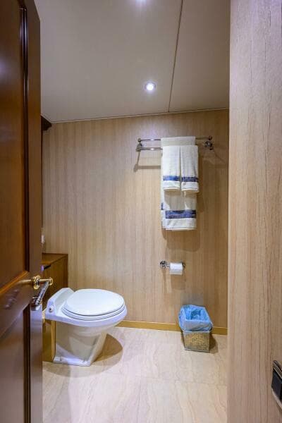 2004 Sea Force IX 82 Enclosed Bridge - Photo 42