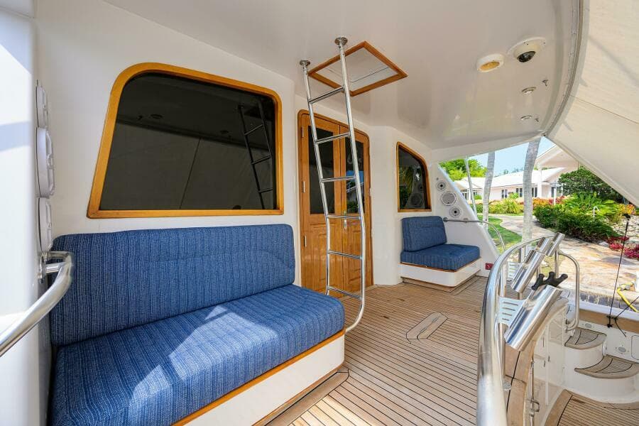 2004 Sea Force IX 82 Enclosed Bridge - Photo 2