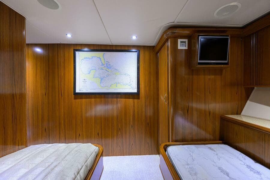 2004 Sea Force IX 82 Enclosed Bridge - Photo 46