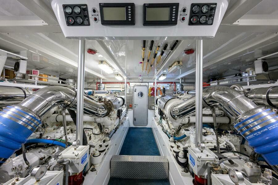 2004 Sea Force IX 82 Enclosed Bridge - Photo 61