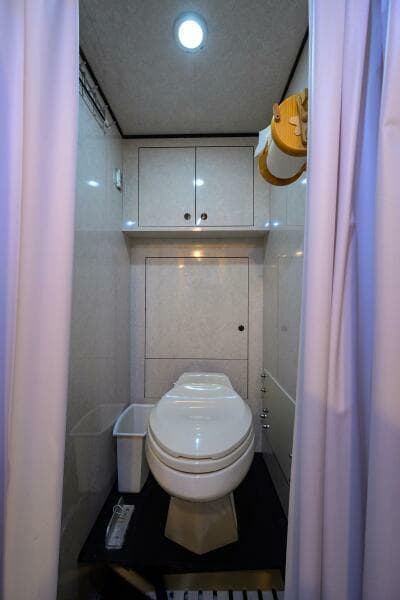 2004 Sea Force IX 82 Enclosed Bridge - Photo 60