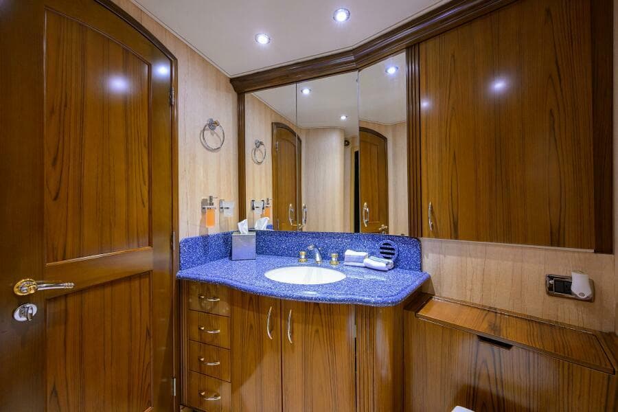 2004 Sea Force IX 82 Enclosed Bridge - Photo 43