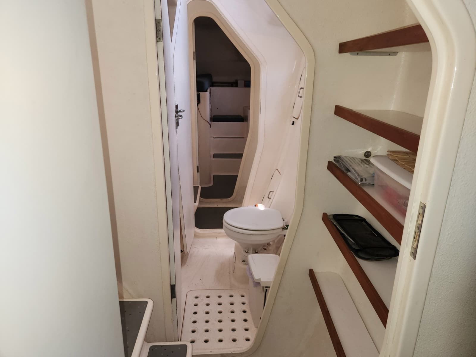 1999 Voyage Yachts Norseman 430 - Photo 17