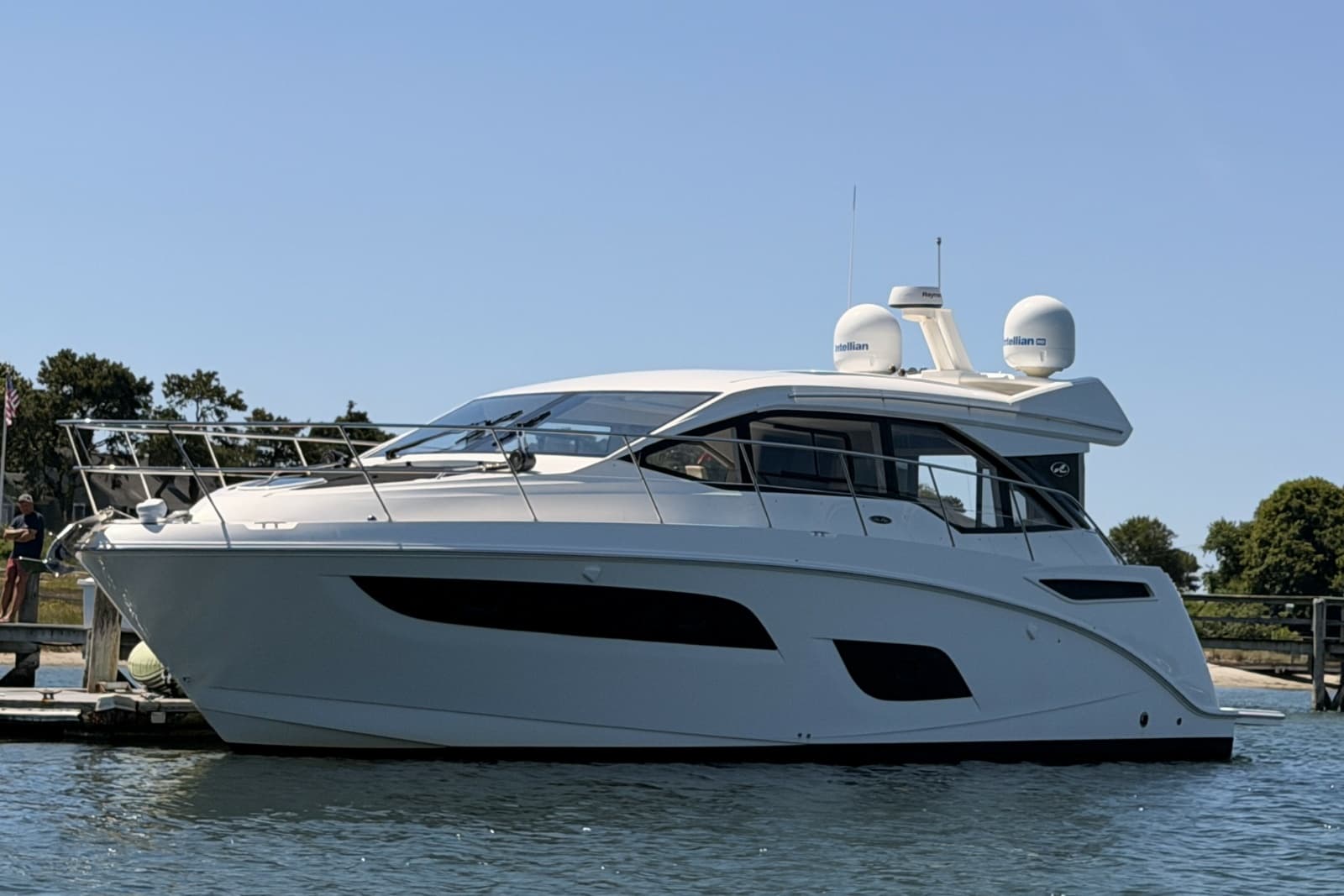 2017 Sea Ray 460 Sundancer - Photo 1