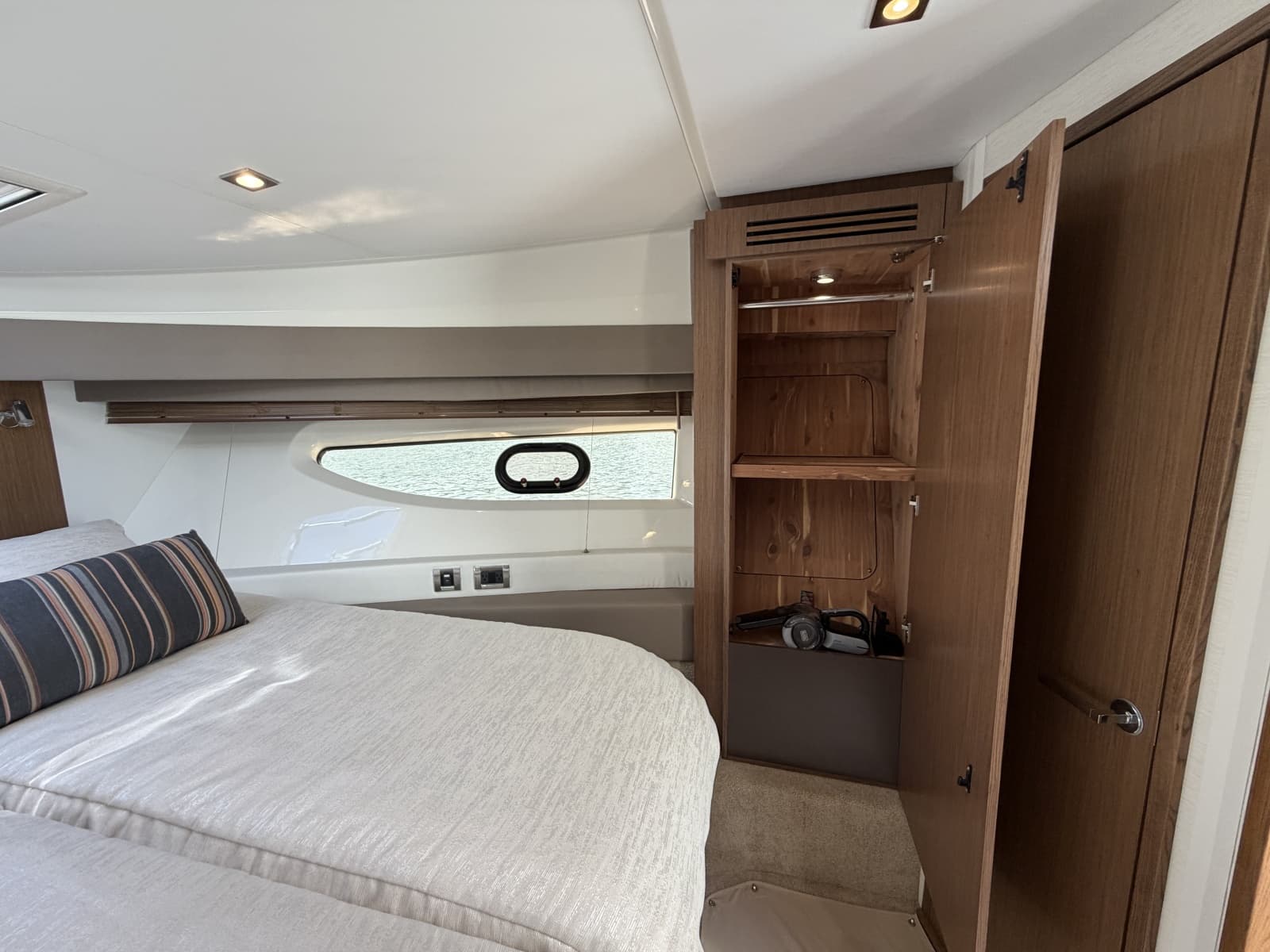 2017 Sea Ray 460 Sundancer - Photo 24