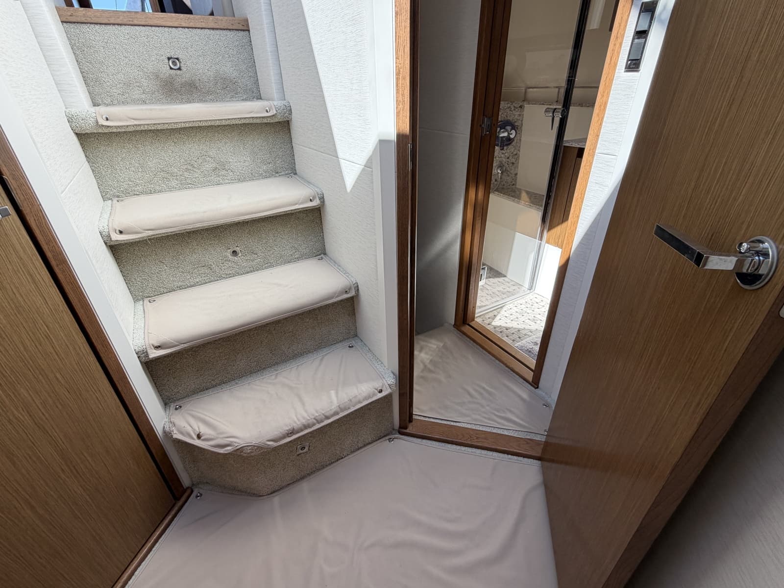 2017 Sea Ray 460 Sundancer - Photo 28