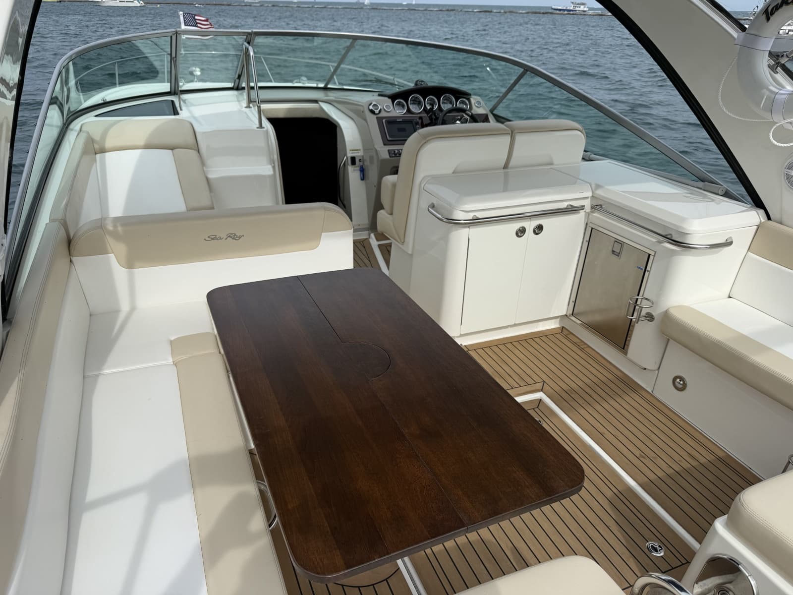 2013 Sea Ray 370 Venture - Photo 13