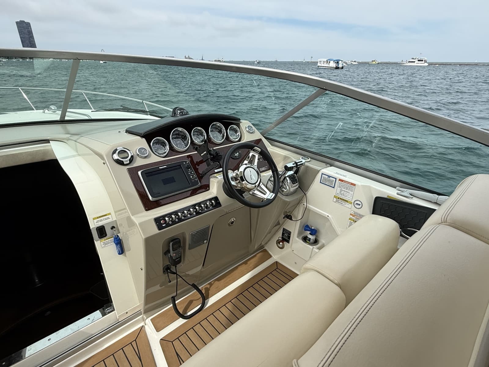 2013 Sea Ray 370 Venture - Photo 23