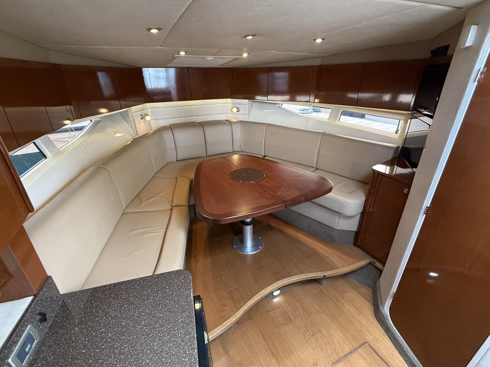 2013 Sea Ray 370 Venture - Photo 32
