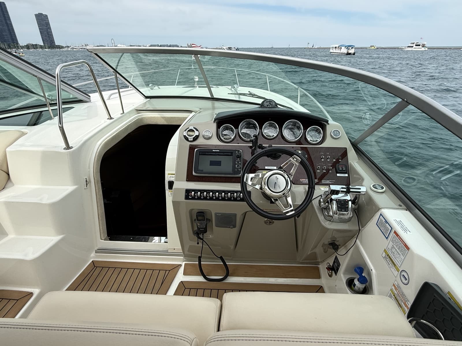 2013 Sea Ray 370 Venture - Photo 21