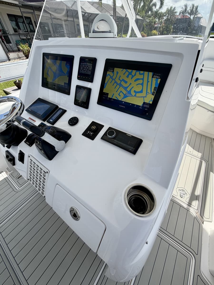 2020 Intrepid 327 Cuddy 2020 - Photo 16