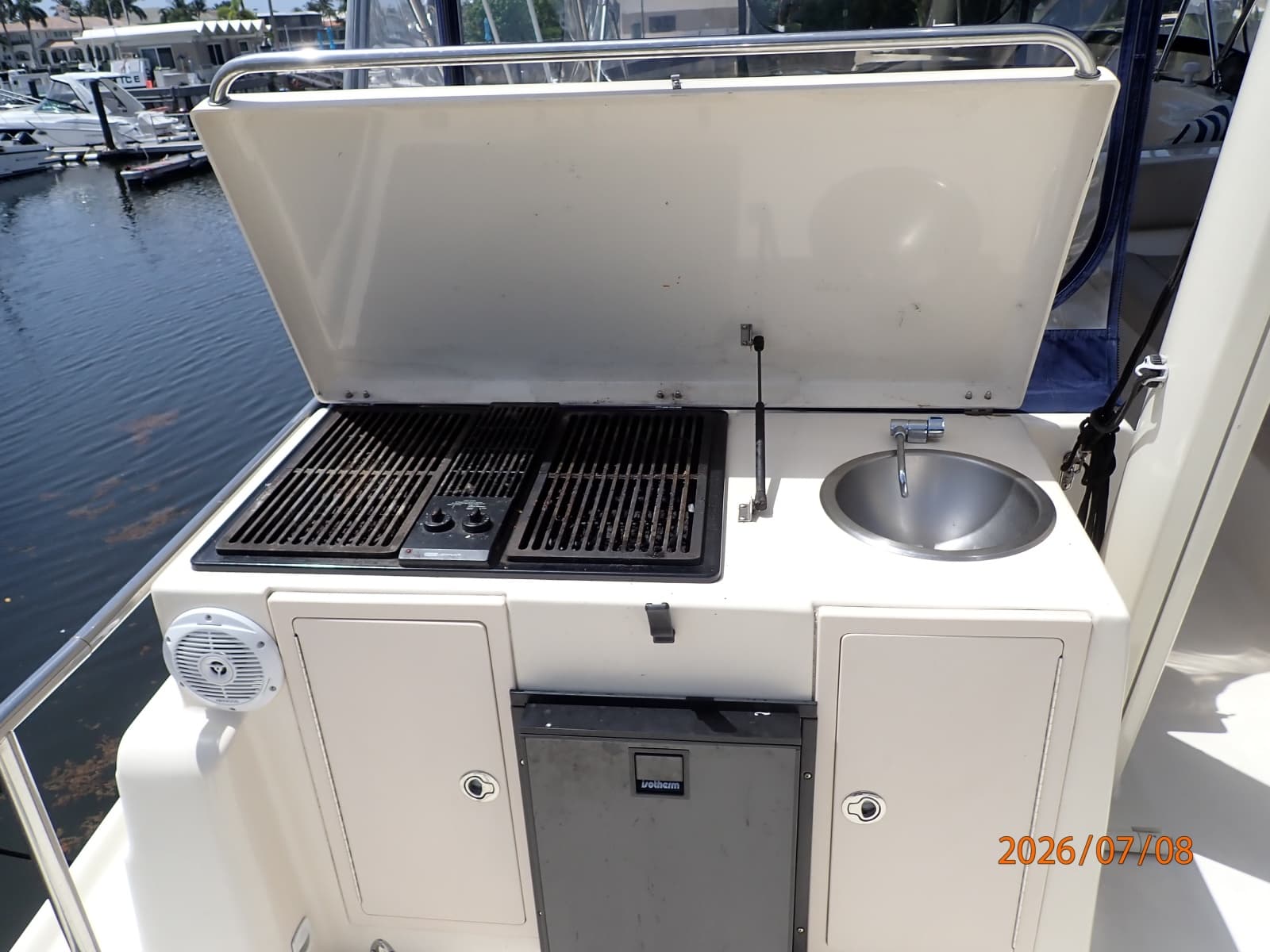 2004 Mainship 400 - Photo 36