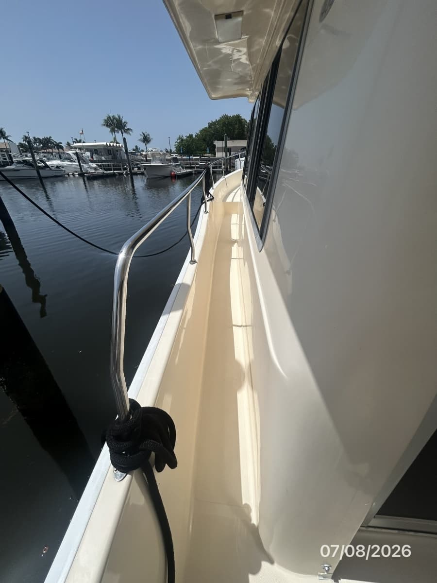 2004 Mainship 400 - Photo 11