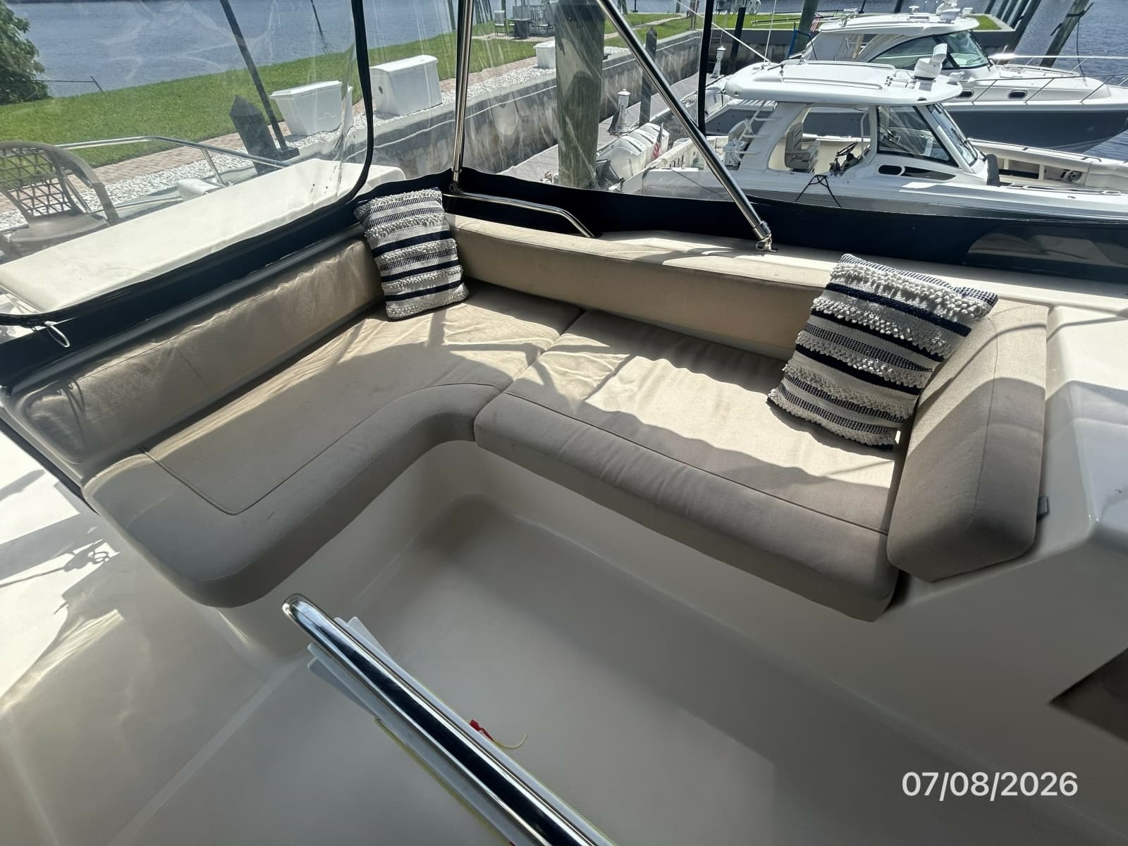 2004 Mainship 400 - Photo 24