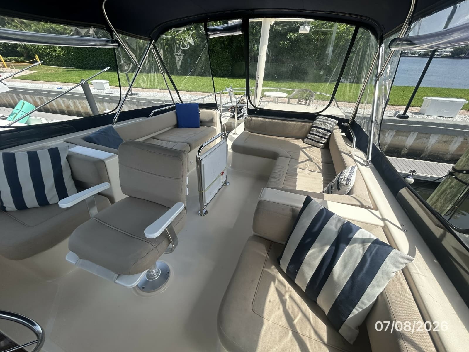 2004 Mainship 400 - Photo 16