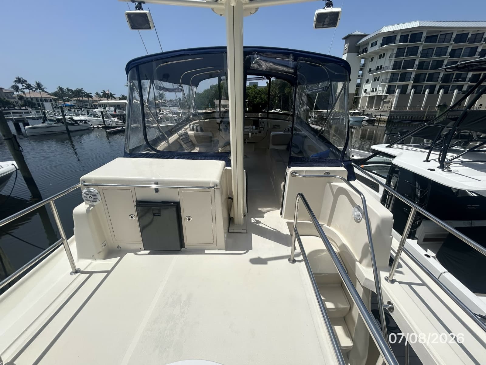 2004 Mainship 400 - Photo 31