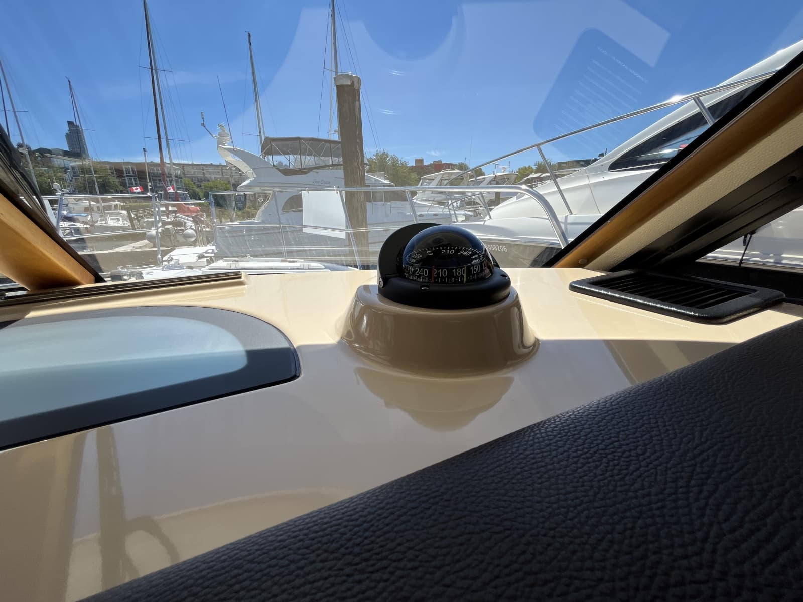 2014 Cutwater C-30 Sedan - Photo 28