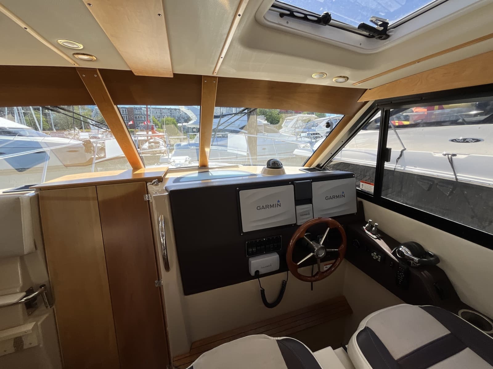 2014 Cutwater C-30 Sedan - Photo 6
