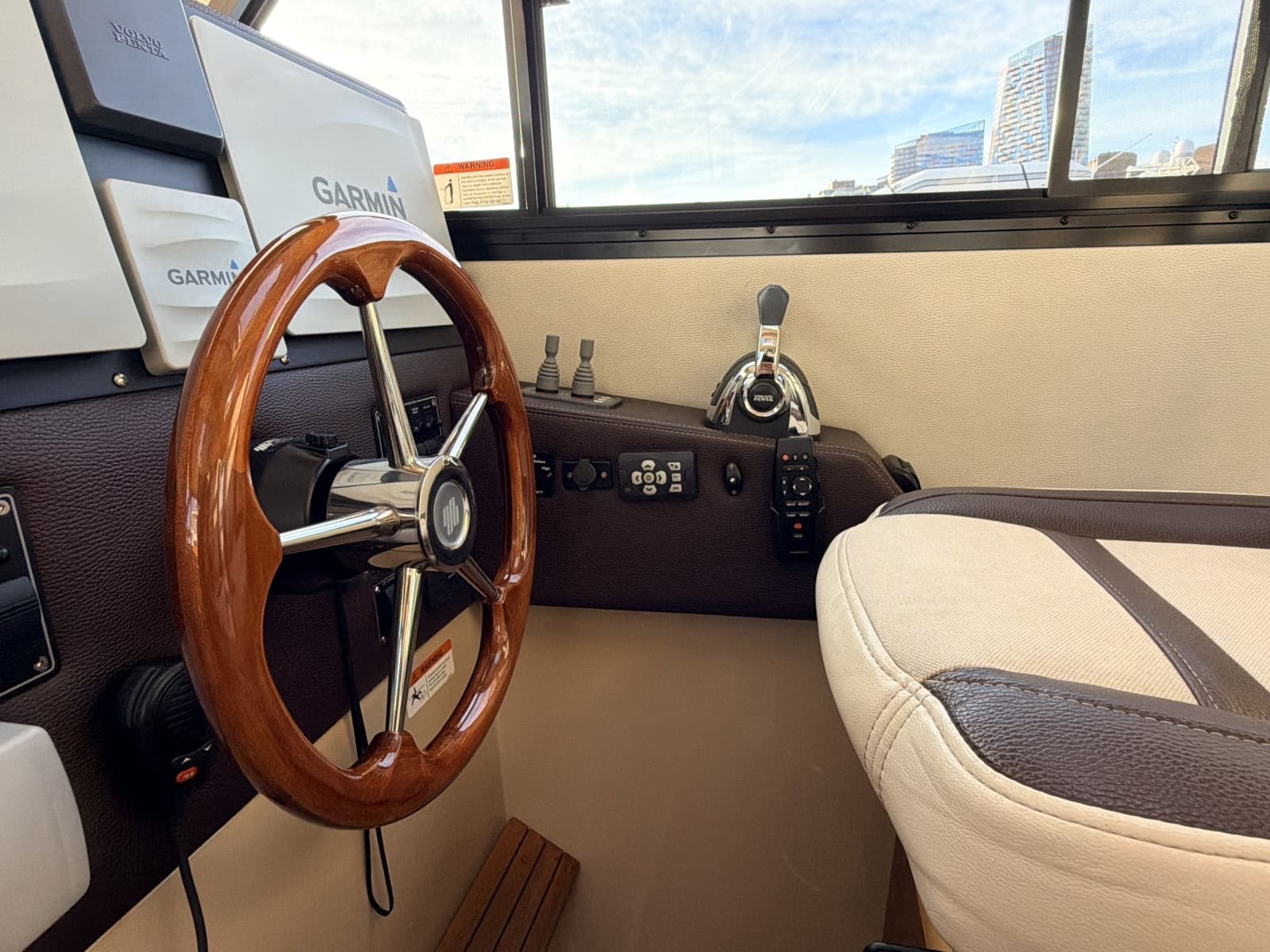 2014 Cutwater C-30 Sedan - Photo 33