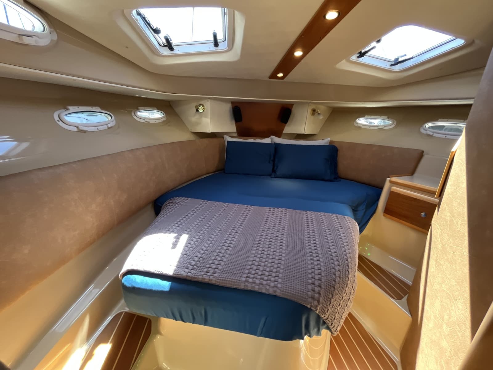 2014 Cutwater C-30 Sedan - Photo 14