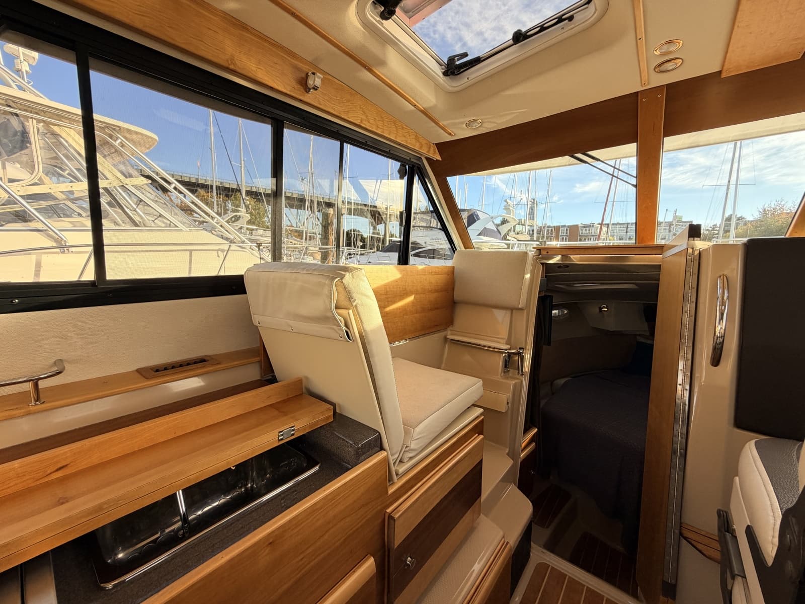 2014 Cutwater C-30 Sedan - Photo 29