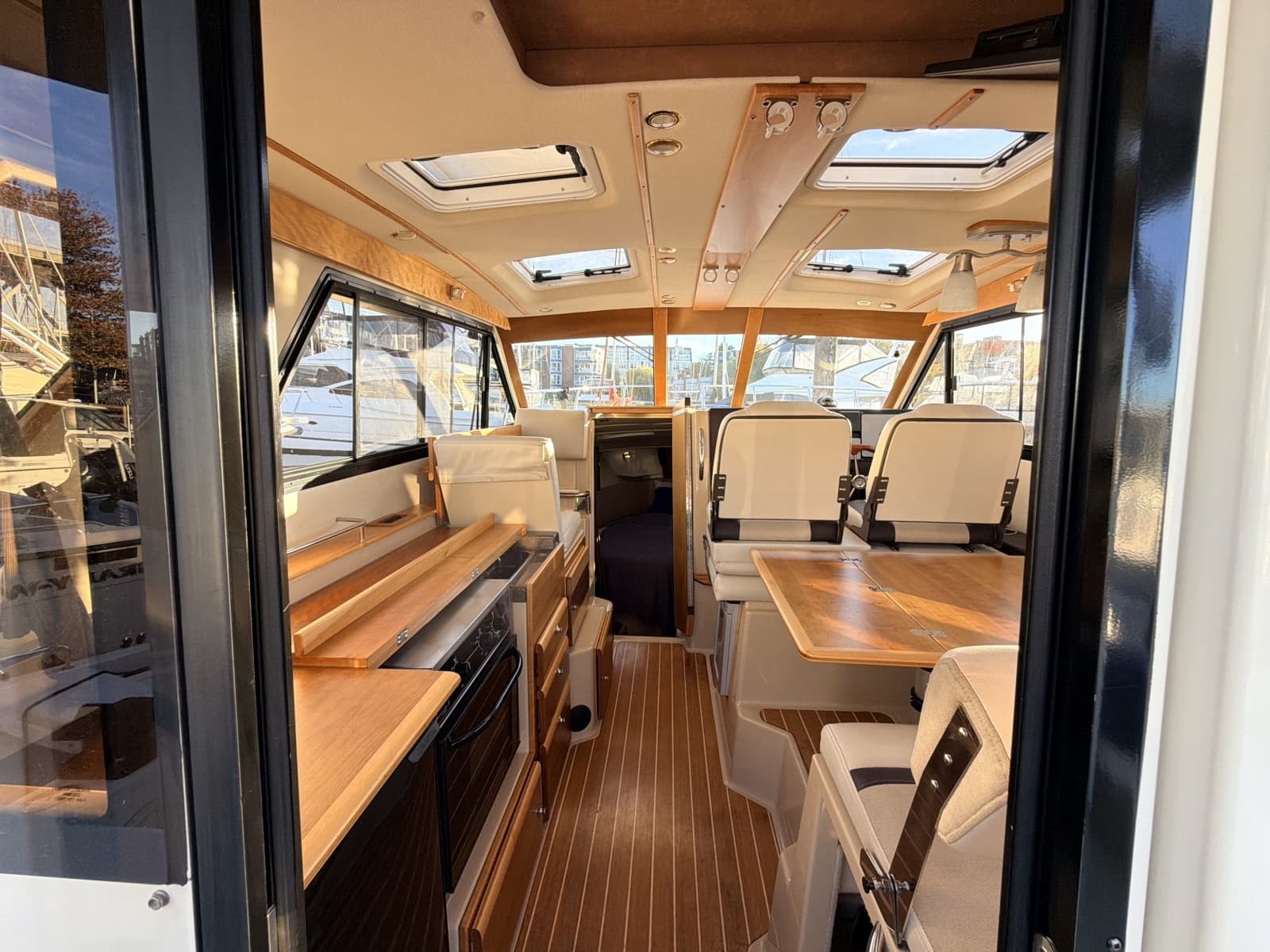 2014 Cutwater C-30 Sedan - Photo 16