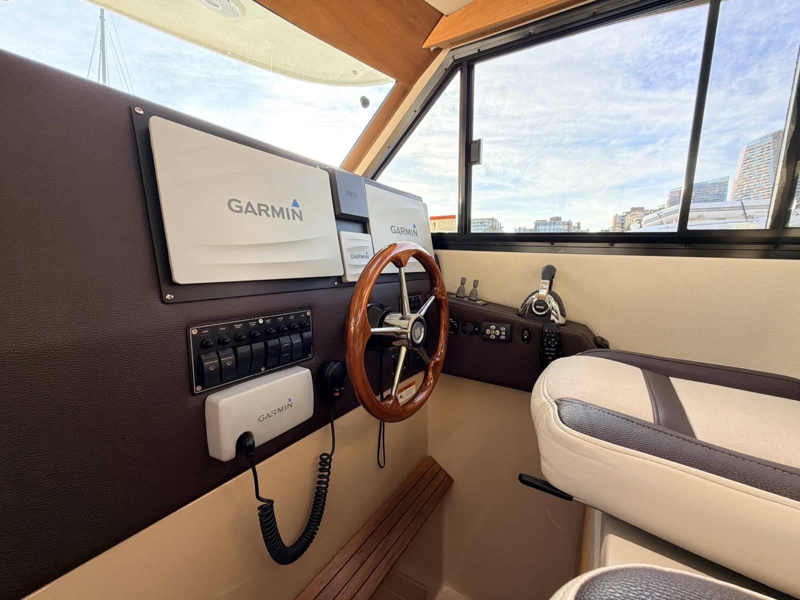2014 Cutwater C-30 Sedan - Photo 32