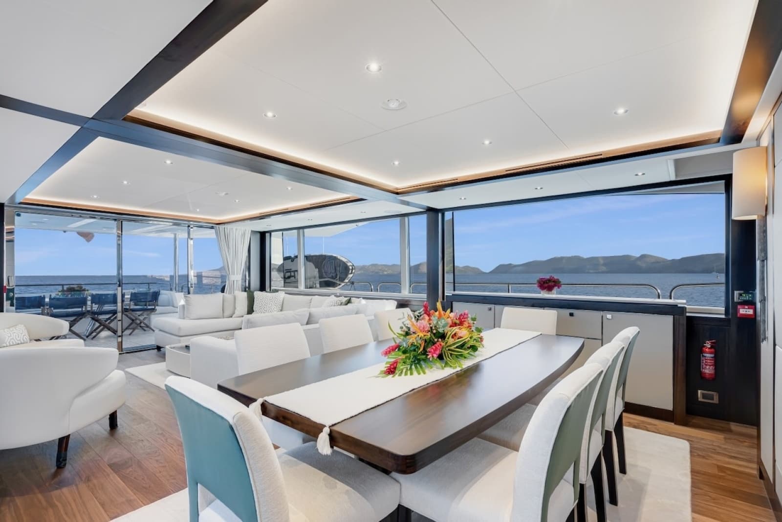 2024 Sunseeker 95 Yacht - Photo 12