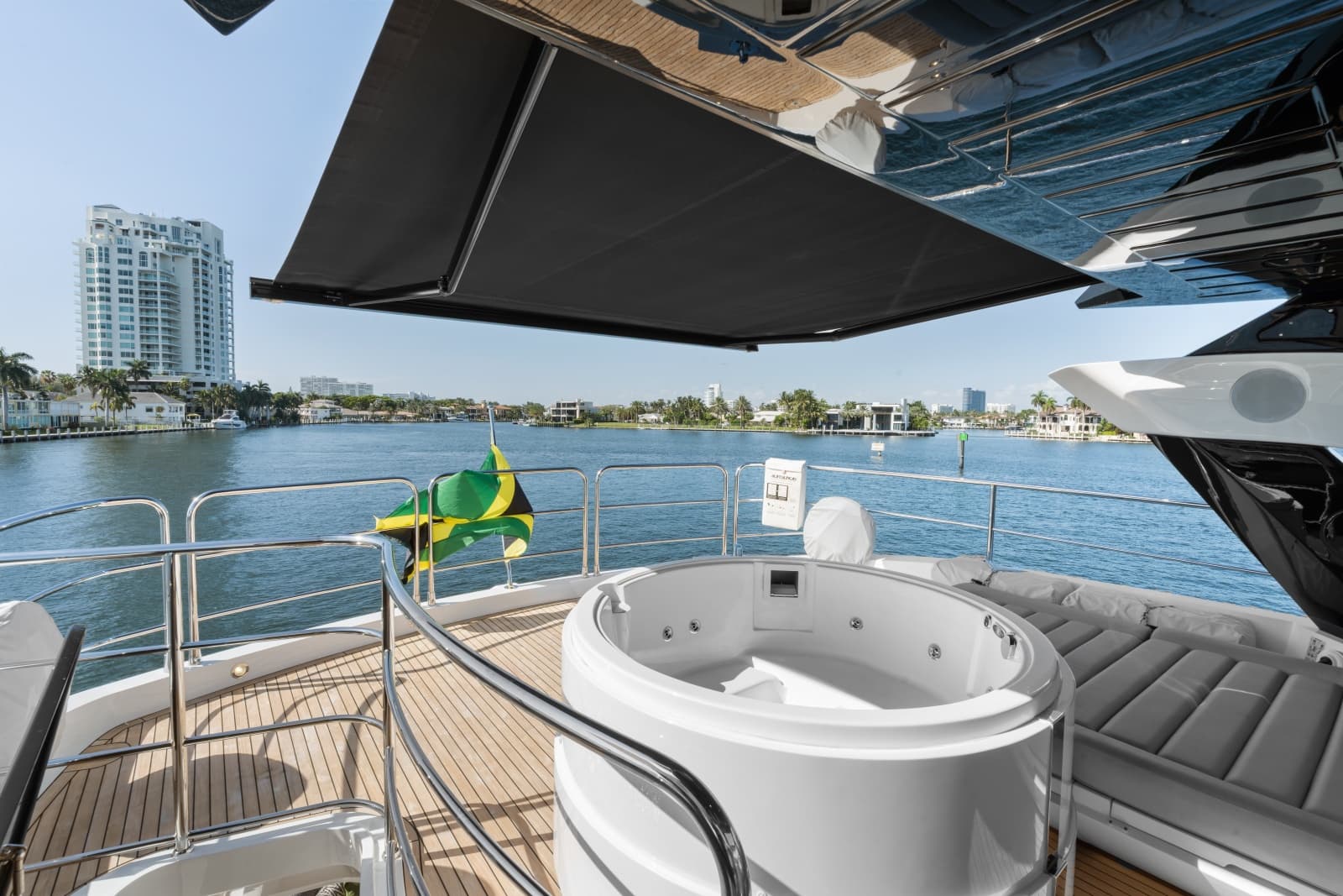 2024 Sunseeker 95 Yacht - Photo 15
