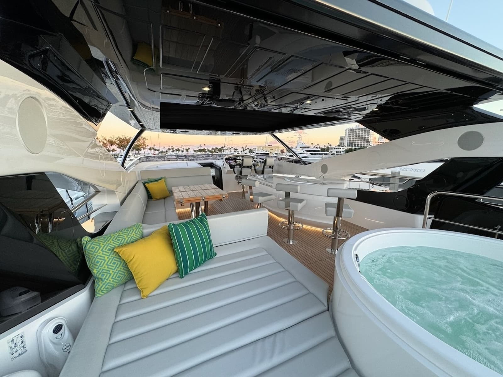 2024 Sunseeker 95 Yacht - Photo 31