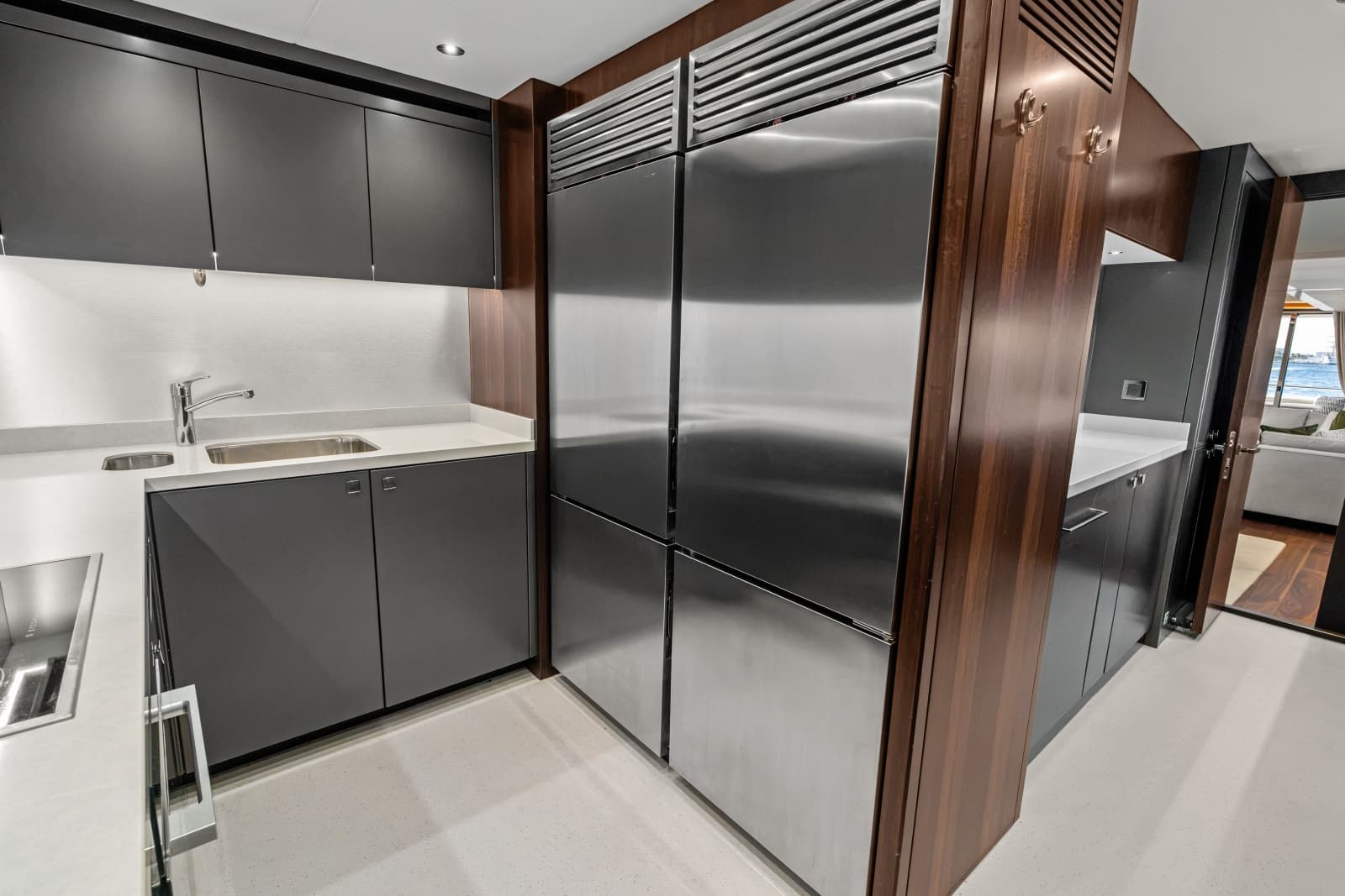 2024 Sunseeker 95 Yacht - Photo 46