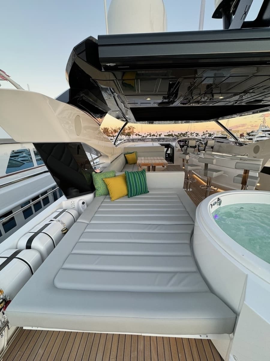 2024 Sunseeker 95 Yacht - Photo 30