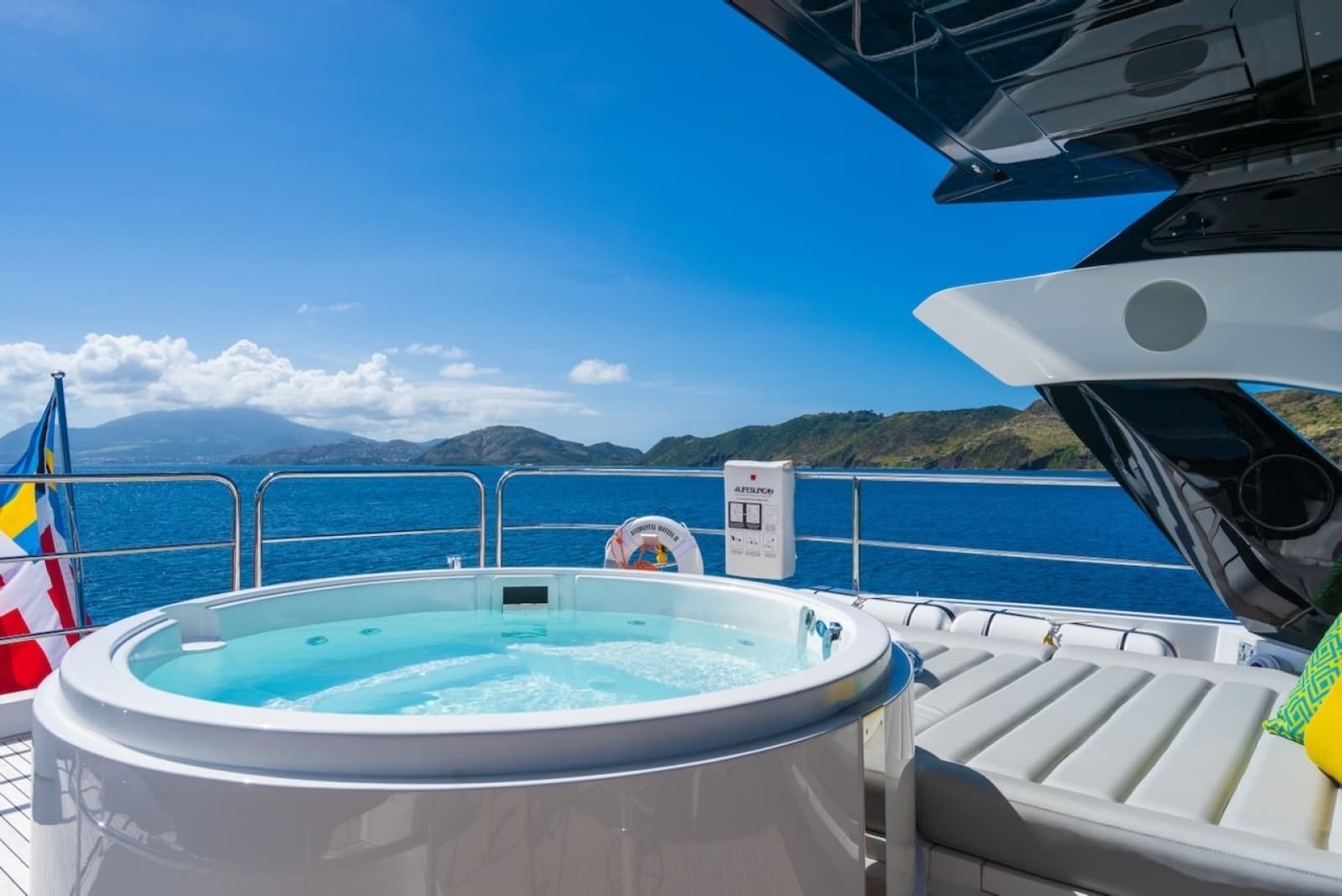 2024 Sunseeker 95 Yacht - Photo 35