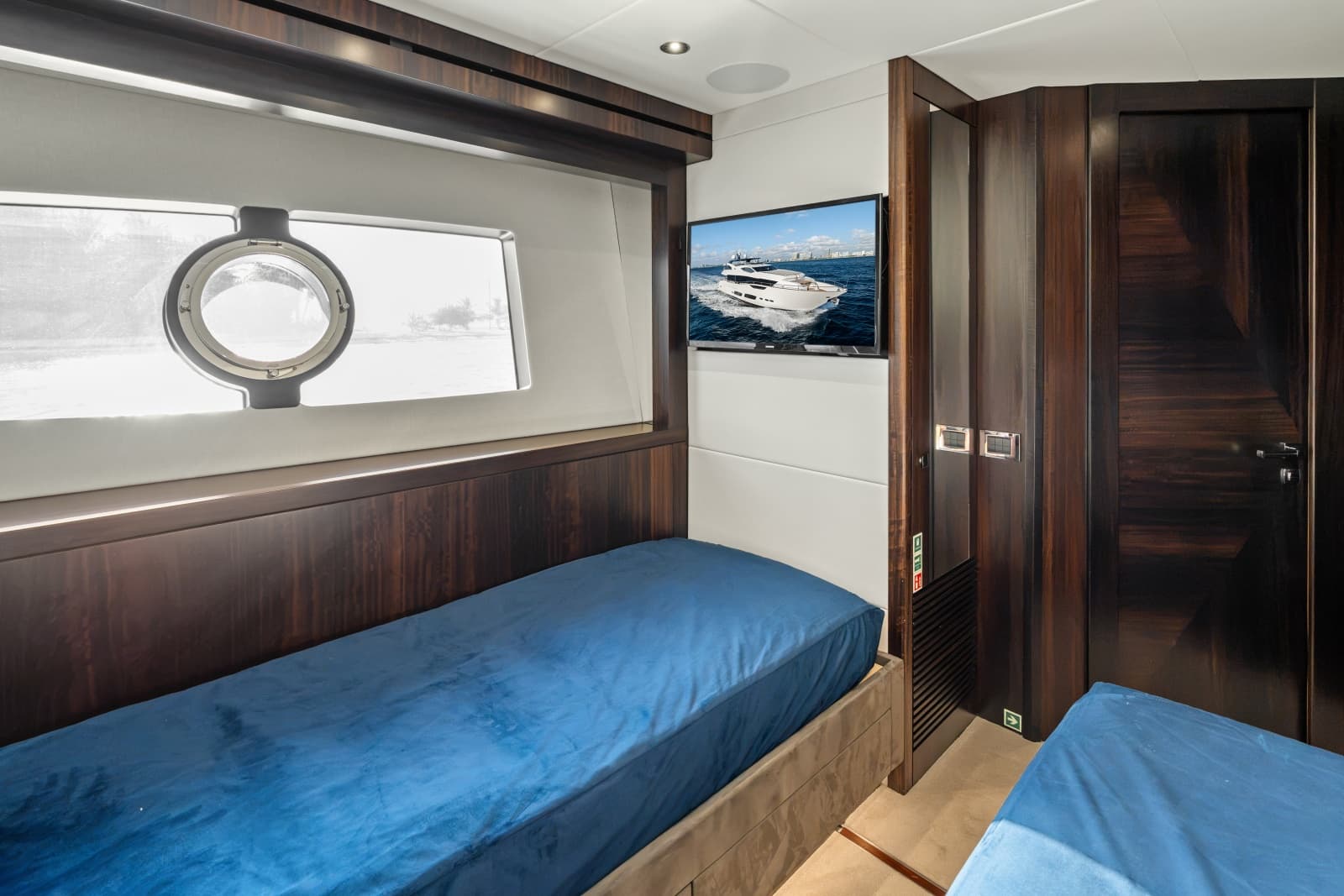 2024 Sunseeker 95 Yacht - Photo 75