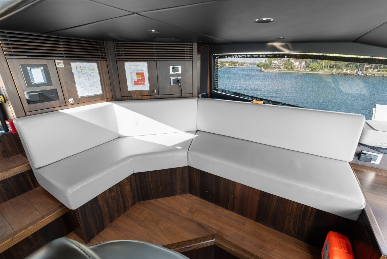 2024 Sunseeker 95 Yacht - Photo 61