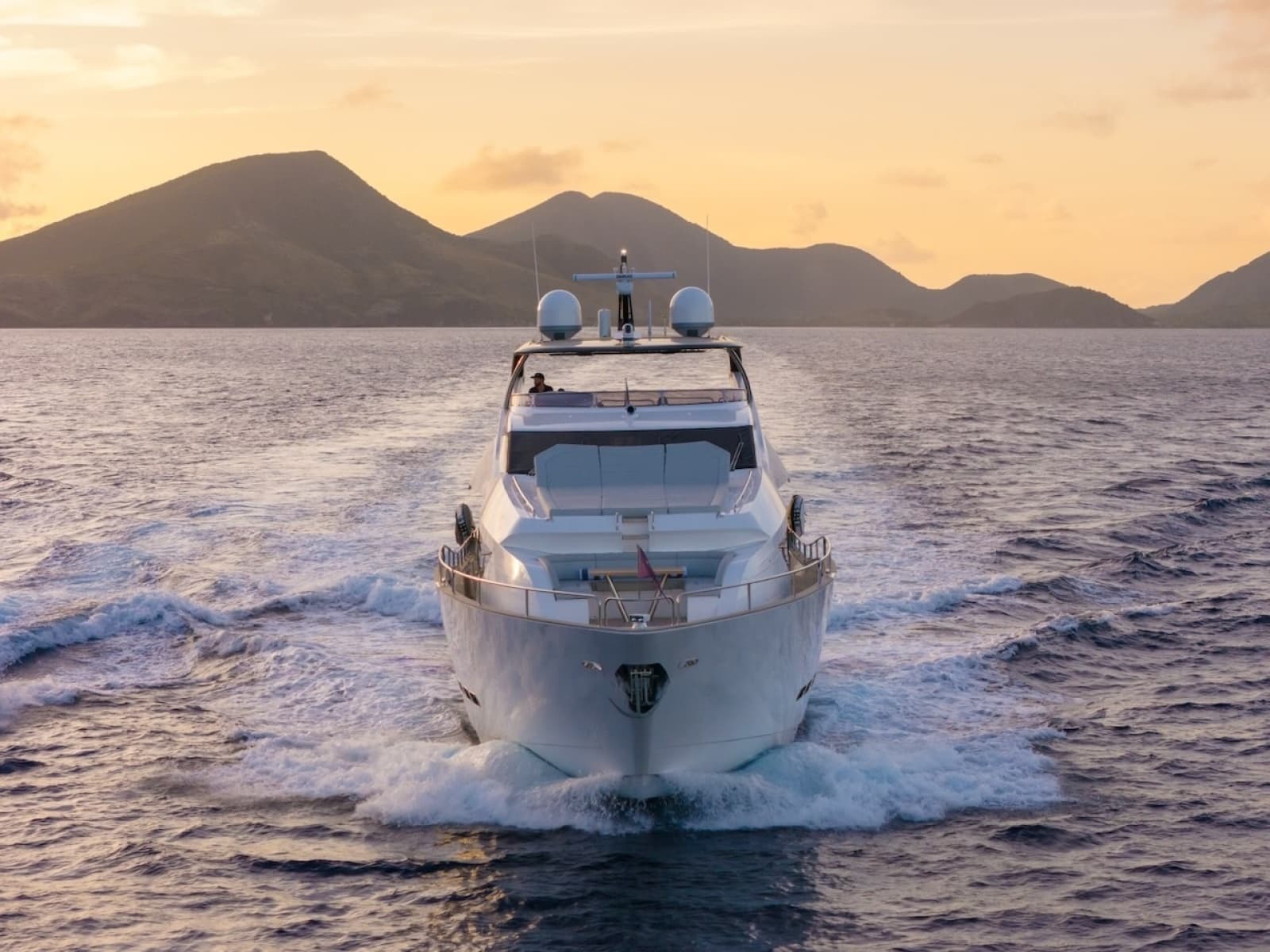 2024 Sunseeker 95 Yacht - Photo 2