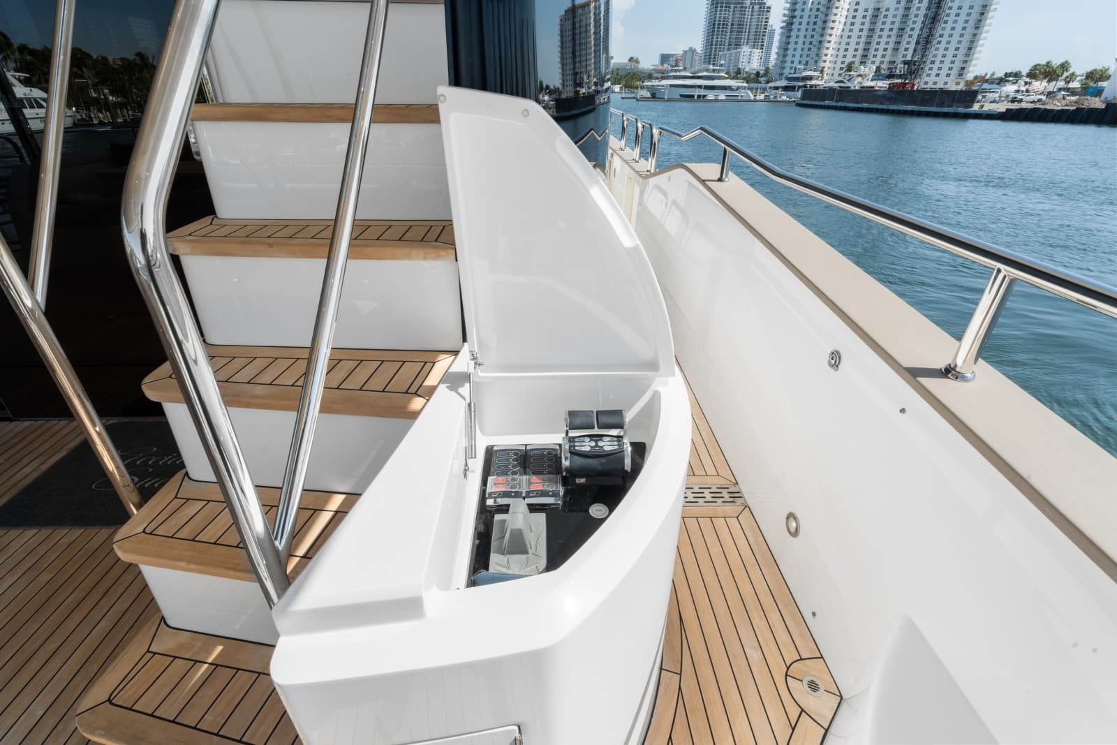 2024 Sunseeker 95 Yacht - Photo 33