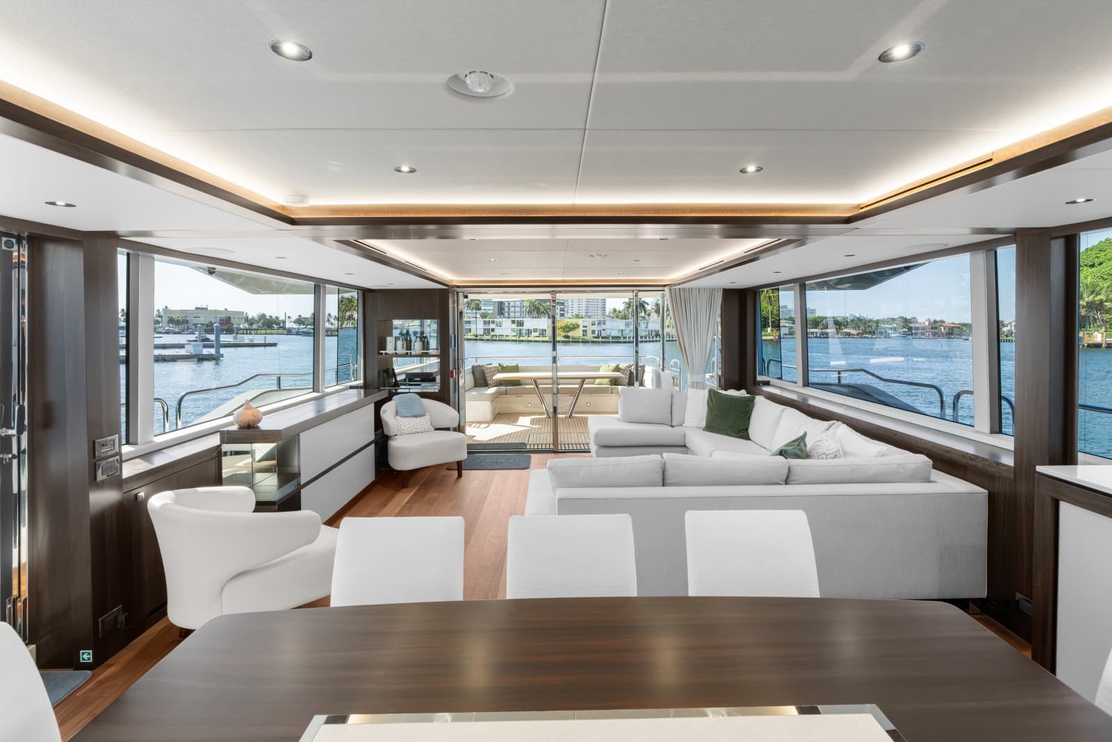 2024 Sunseeker 95 Yacht - Photo 39