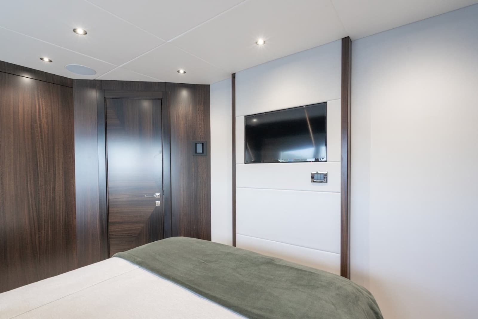 2024 Sunseeker 95 Yacht - Photo 24