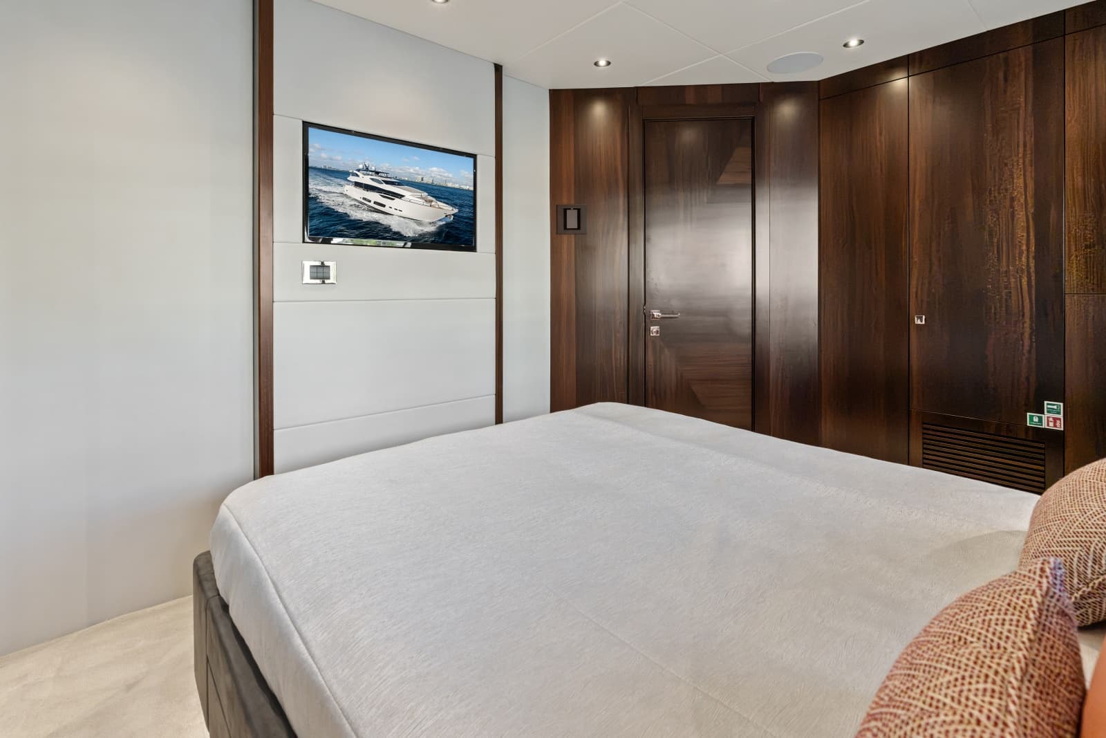 2024 Sunseeker 95 Yacht - Photo 70