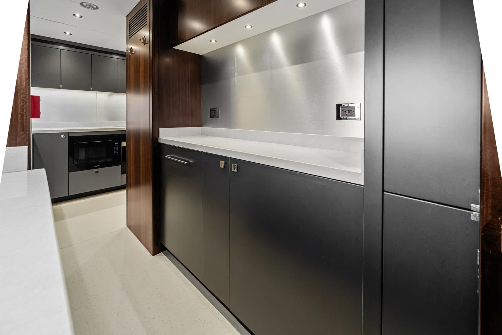 2024 Sunseeker 95 Yacht - Photo 44