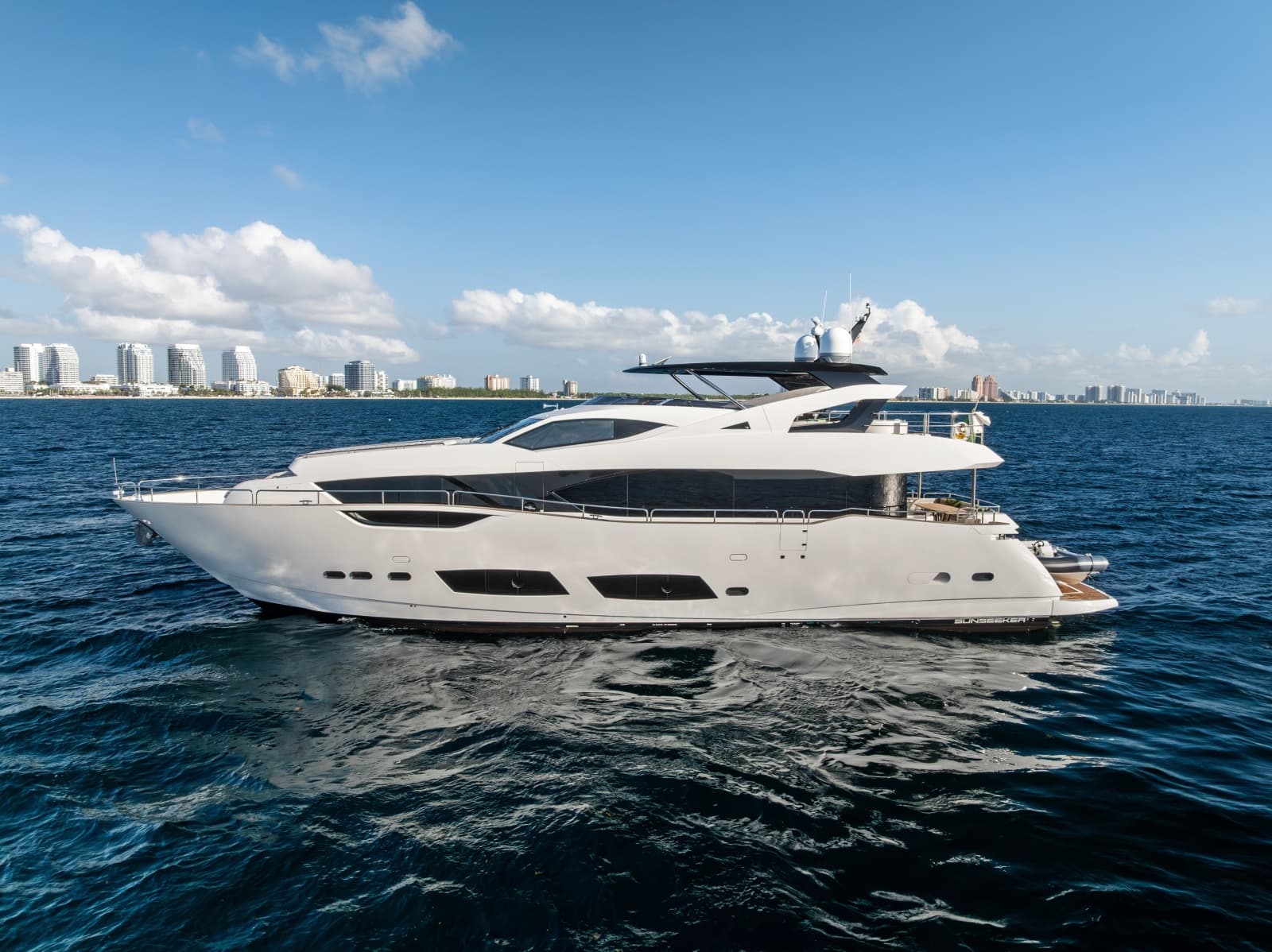 2024 Sunseeker 95 Yacht - Photo 1
