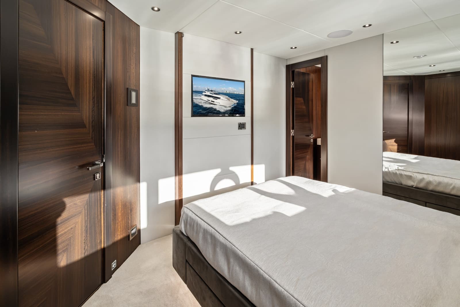 2024 Sunseeker 95 Yacht - Photo 65