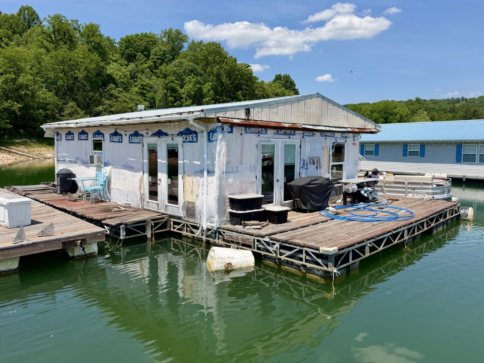 2000 Custom 22 x 30 Floating Cabin - Approx 660sqft - Photo 25